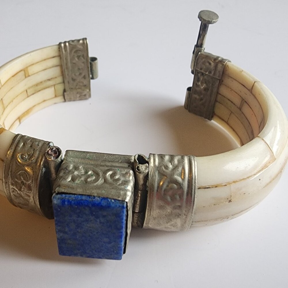 Vintage 1960s,Tribal Bone Bracelet with Lapis Lazuli Center Stone 2.25 D